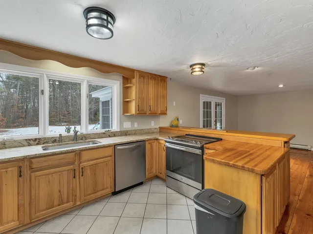 $718,000 | 132 Dustin Tavern Road, Weare, NH 03281