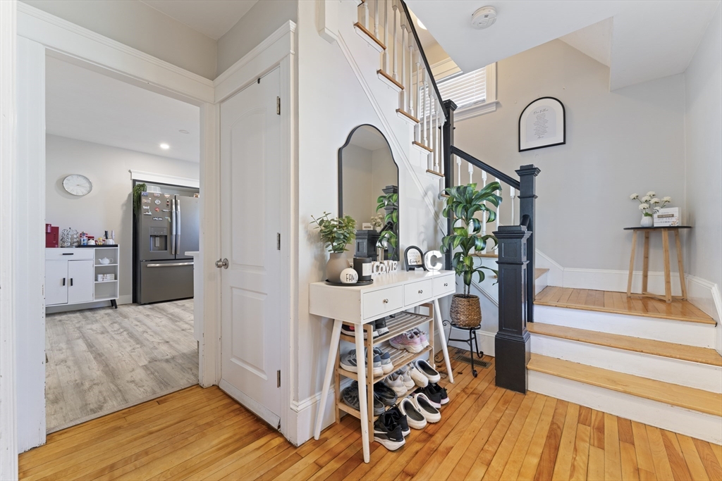 22 Frank Street Worcester, MA 01604 - Photo 5 of 37