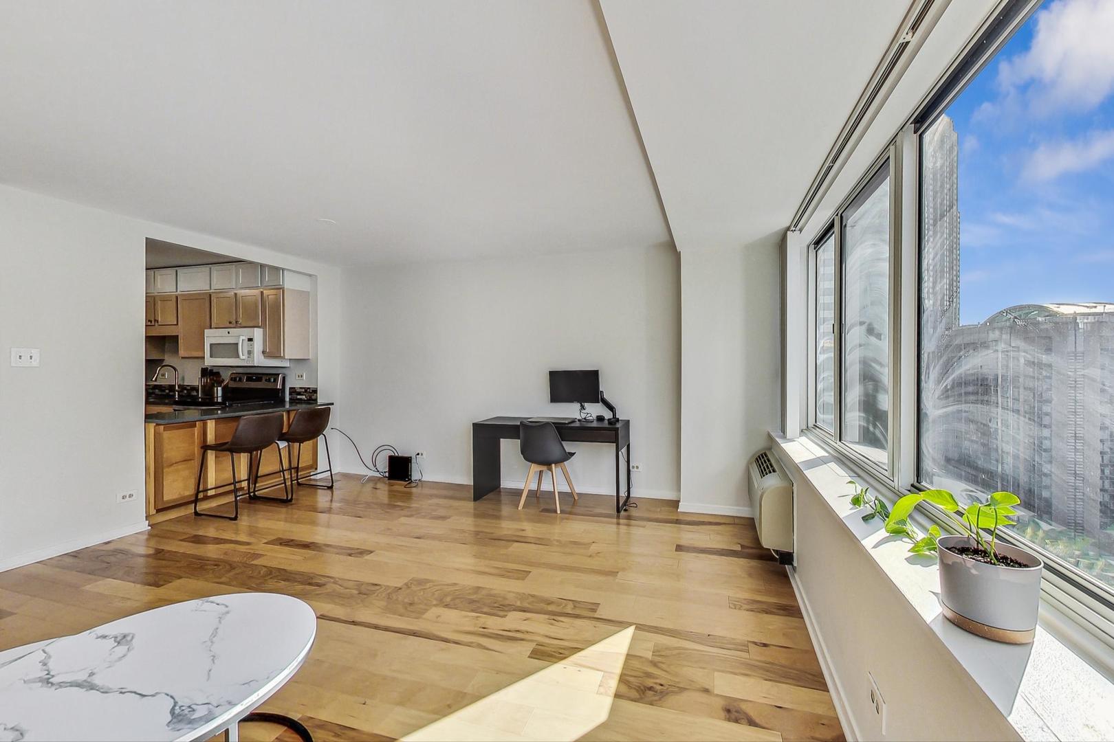 211 East Ohio Street, Unit 2817 Chicago, IL 60611 - Photo 12 of 36