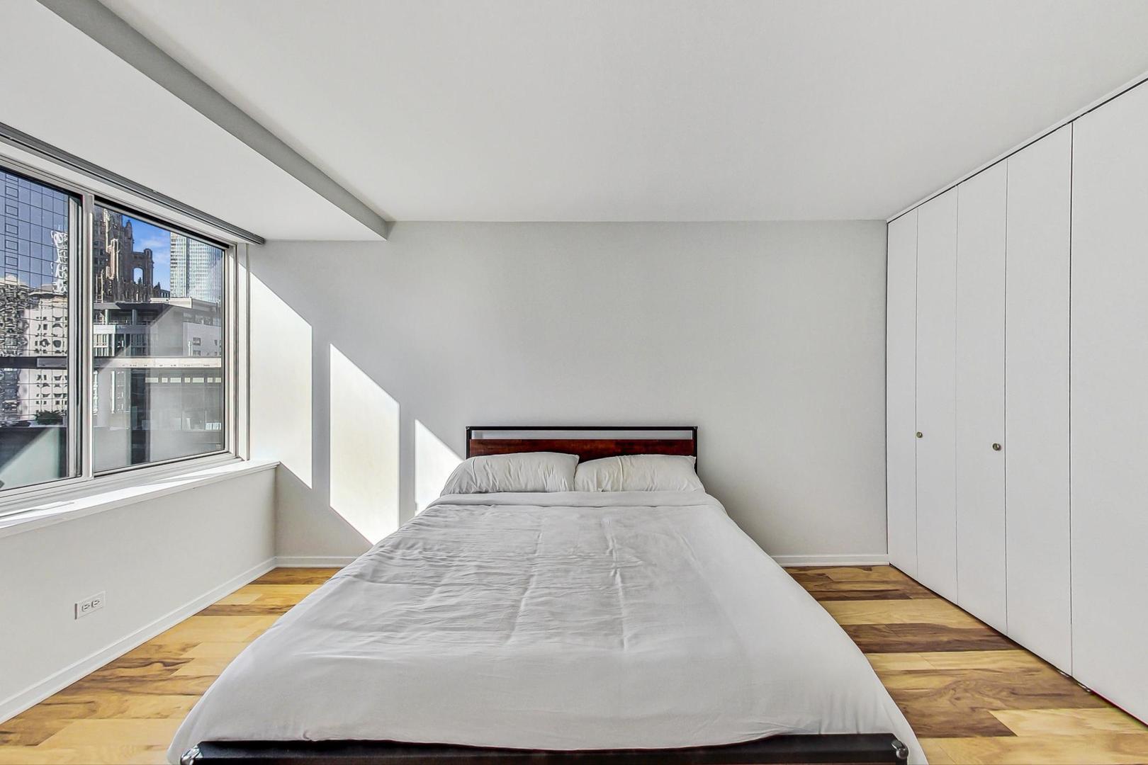 211 East Ohio Street, Unit 2817 Chicago, IL 60611 - Photo 17 of 36