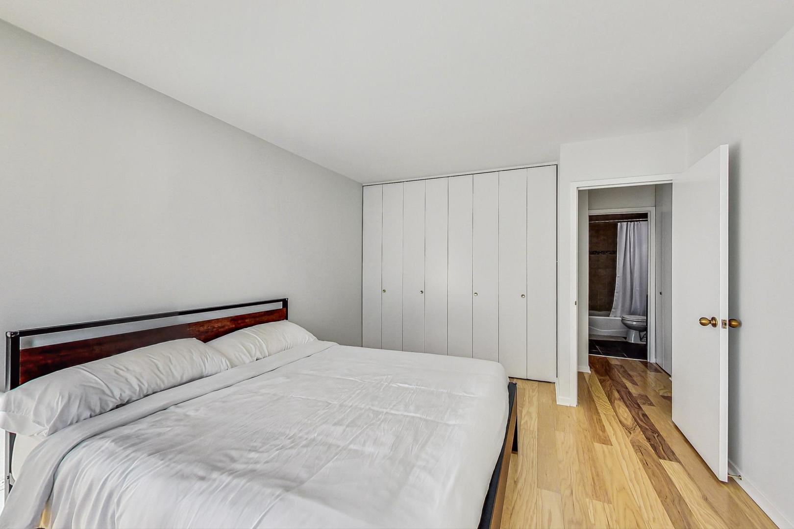 211 East Ohio Street, Unit 2817 Chicago, IL 60611 - Photo 18 of 36