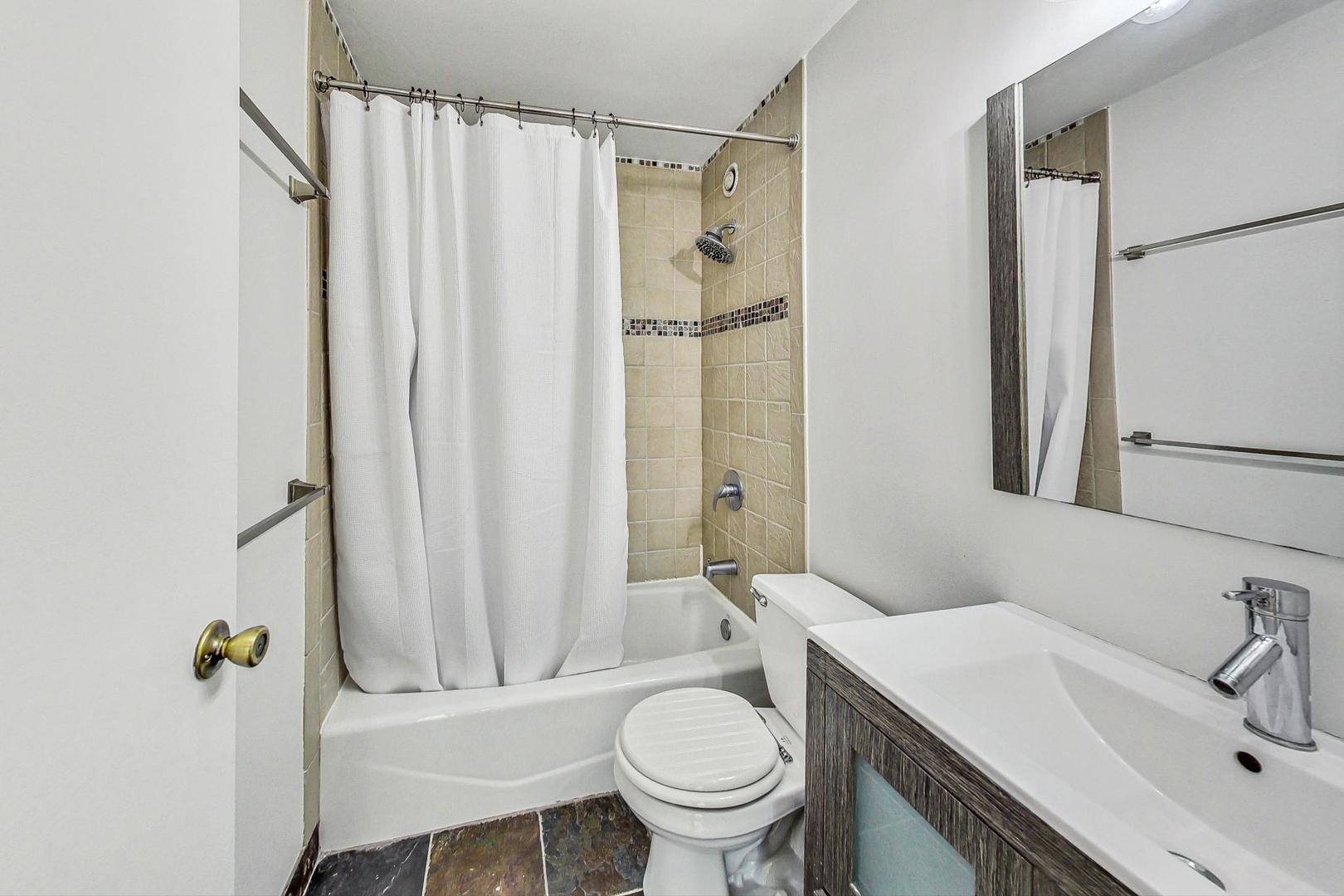 211 East Ohio Street, Unit 2817 Chicago, IL 60611 - Photo 19 of 36