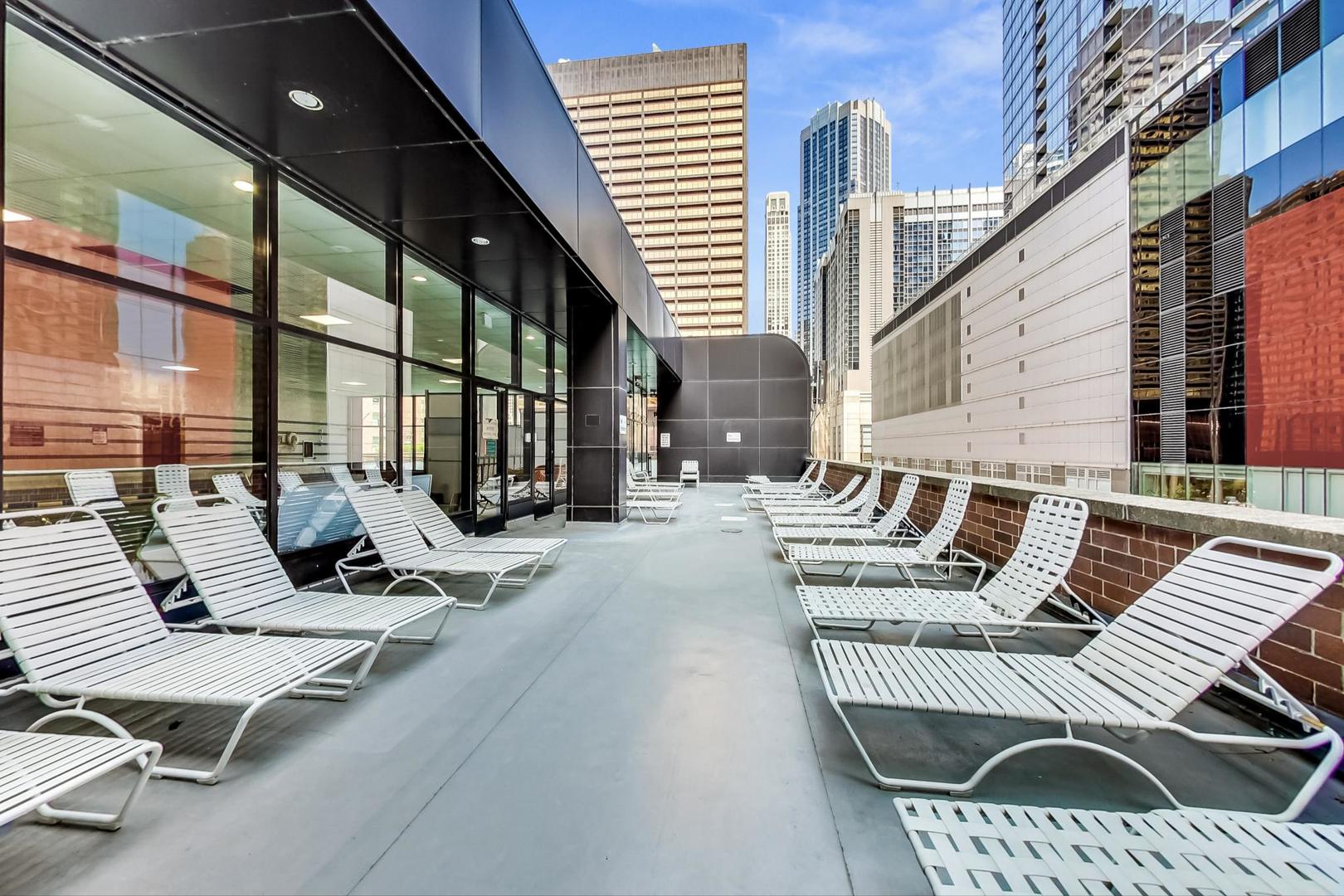 211 East Ohio Street, Unit 2817 Chicago, IL 60611 - Photo 21 of 36