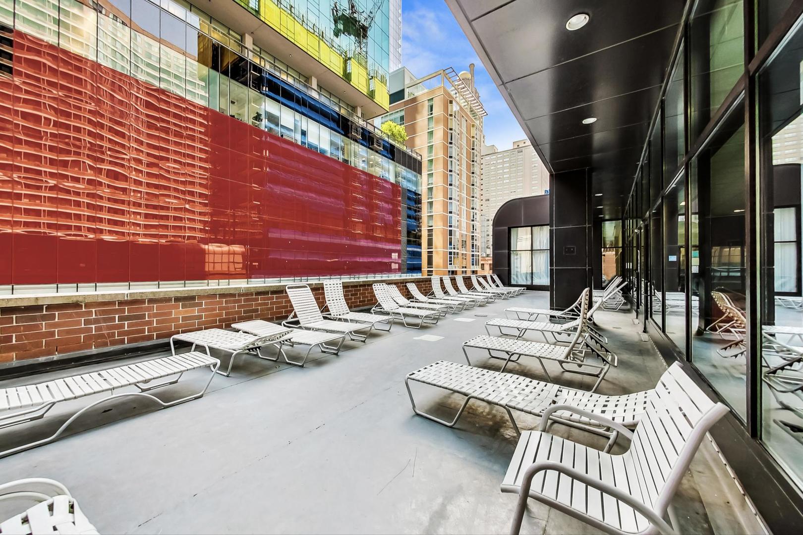 211 East Ohio Street, Unit 2817 Chicago, IL 60611 - Photo 22 of 36