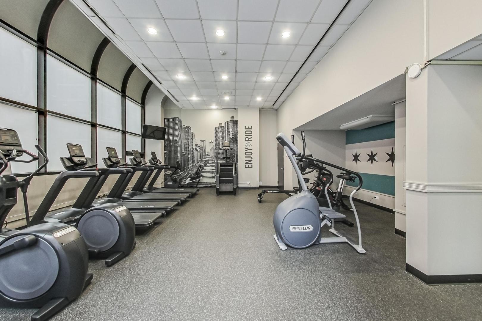 211 East Ohio Street, Unit 2817 Chicago, IL 60611 - Photo 29 of 36