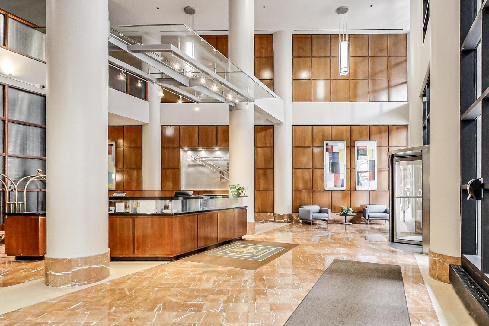 211 East Ohio Street, Unit 2817 Chicago, IL 60611 - Photo 3 of 36