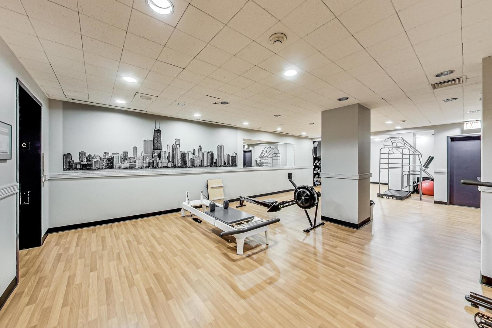 211 East Ohio Street, Unit 2817 Chicago, IL 60611 - Photo 32 of 36