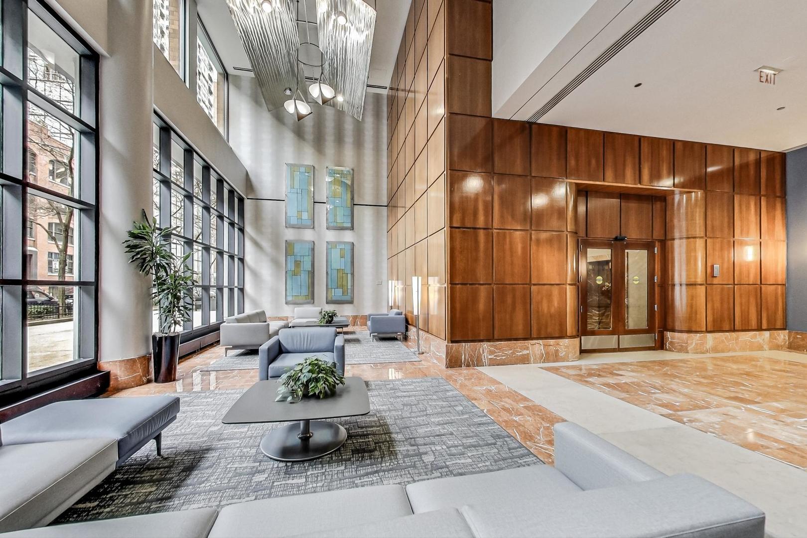 211 East Ohio Street, Unit 2817 Chicago, IL 60611 - Photo 4 of 36