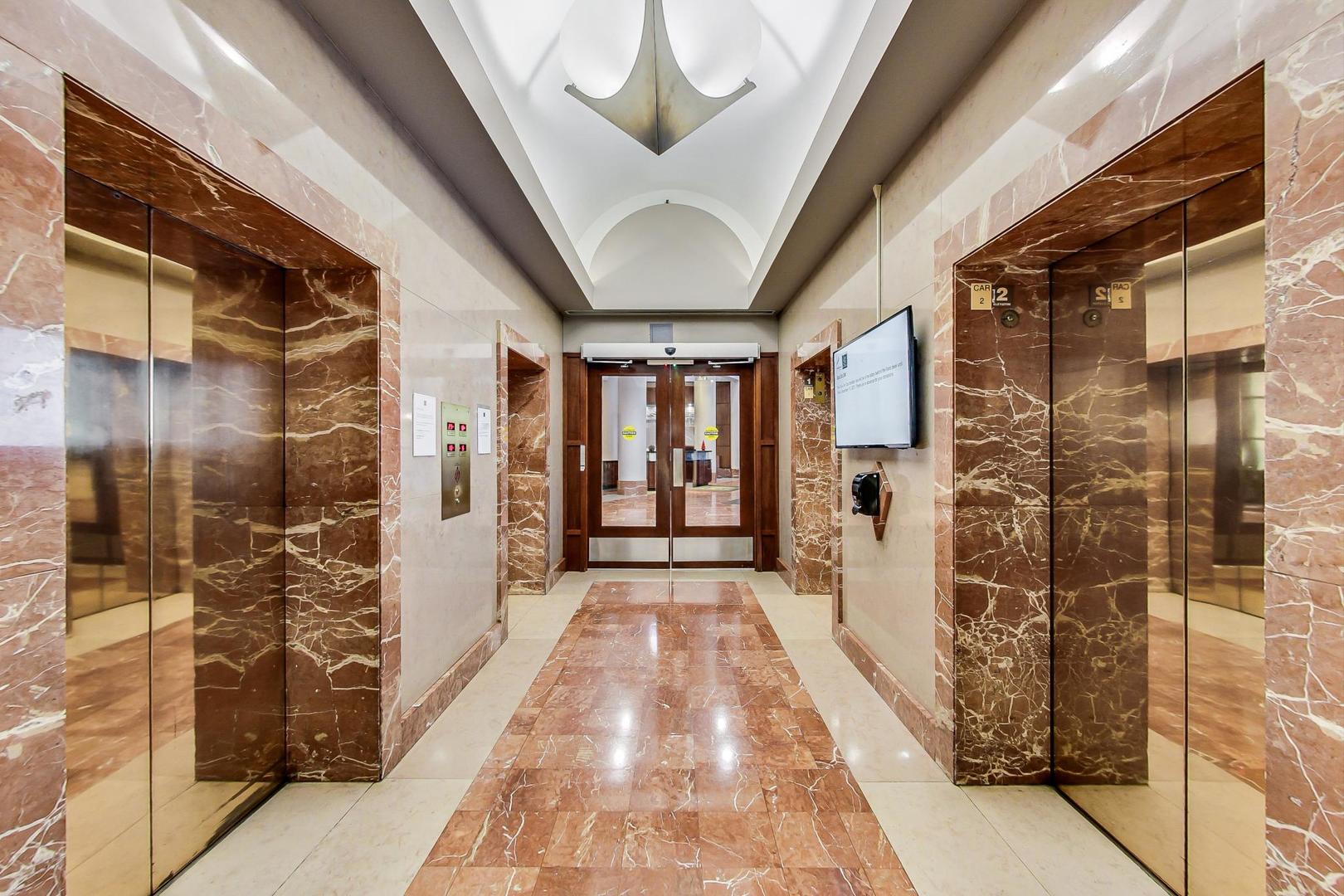 211 East Ohio Street, Unit 2817 Chicago, IL 60611 - Photo 6 of 36