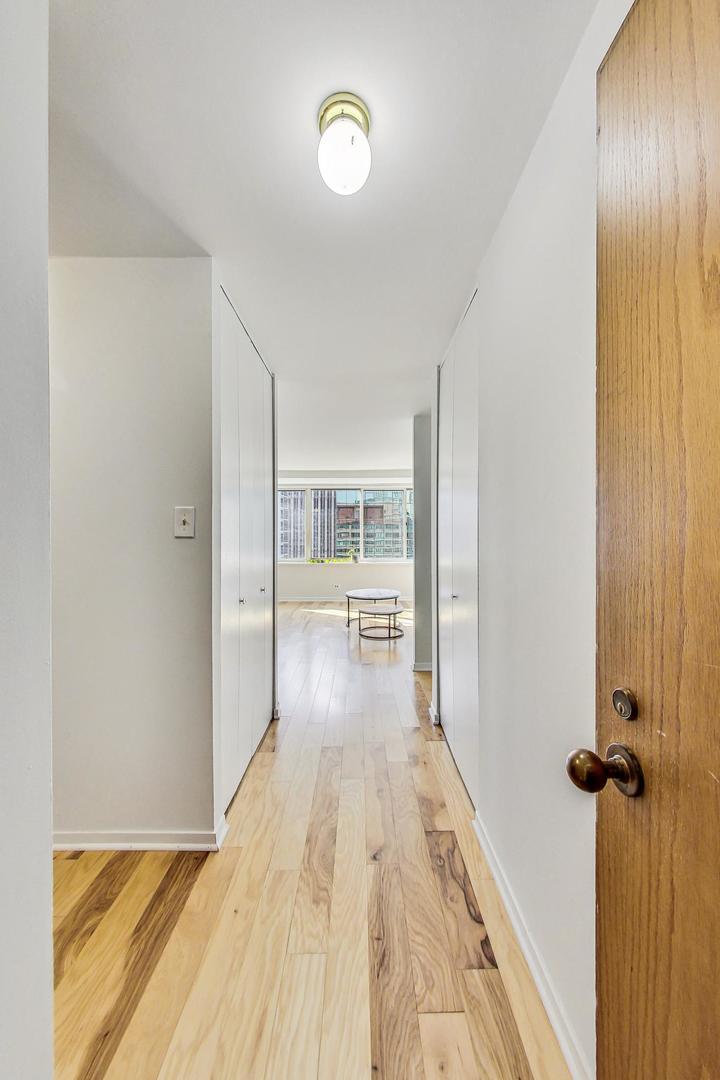 211 East Ohio Street, Unit 2817 Chicago, IL 60611 - Photo 7 of 36