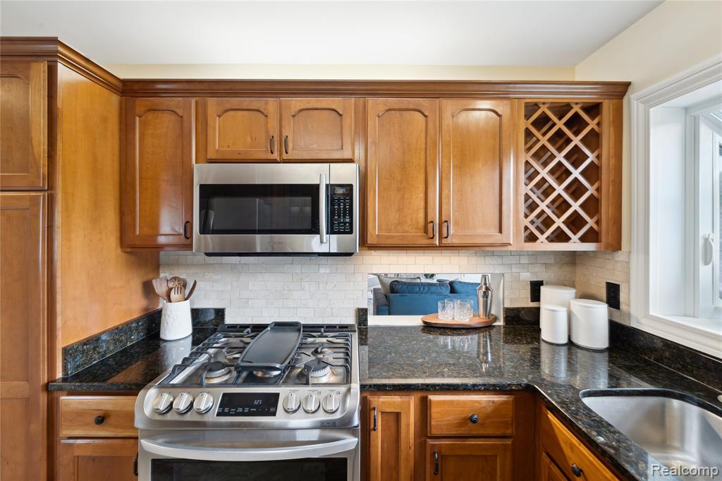 2009 Ridge Road White Lake, MI 48383 - Photo 14 of 56