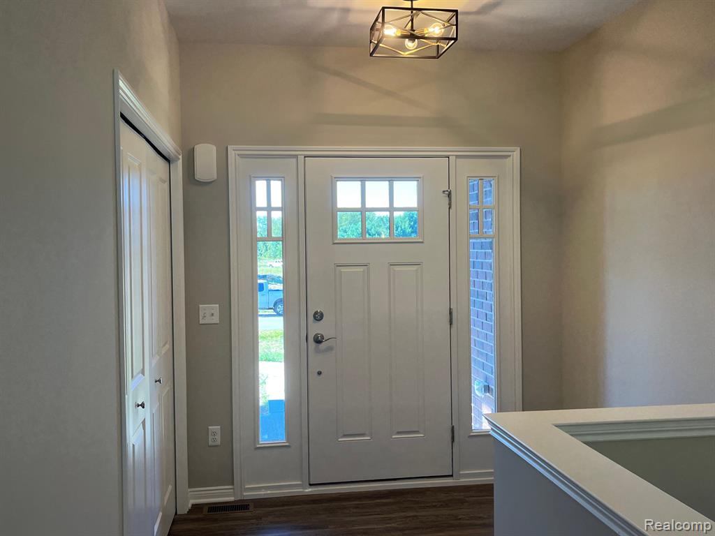 10015 Quarry Ridge Road Clarkston, MI 48346 - Photo 8 of 21
