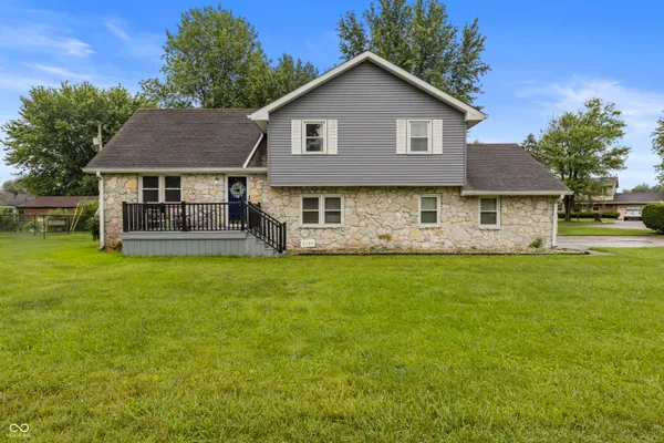 $285,000 | 2361 West Brookdale Drive, Columbus, IN 47201