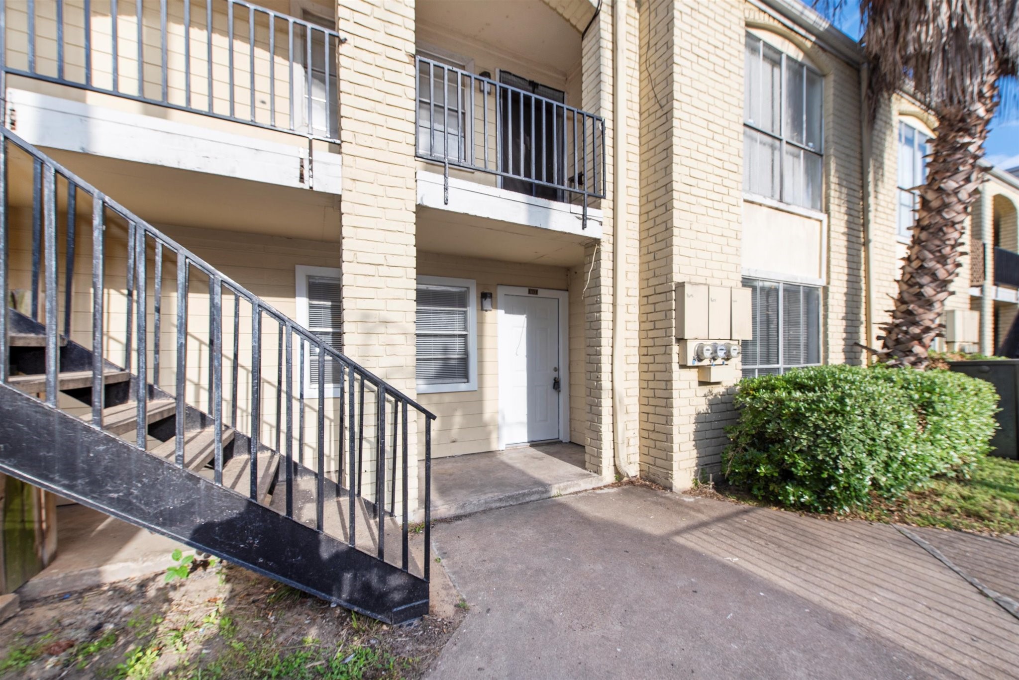 6200 West Tidwell Road, Unit 1613 Houston, TX 77092 - Photo 2 of 16 a view of a house with wooden floor fence and a porch