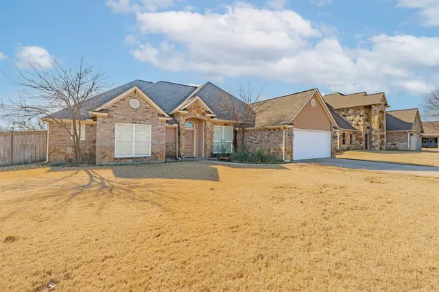$425,000 | 1114 Elk Ridge Drive, Stephenville, TX 76401