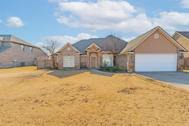 $425,000 | 1114 Elk Ridge Drive, Stephenville, TX 76401