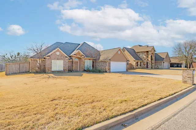 $425,000 | 1114 Elk Ridge Drive, Stephenville, TX 76401
