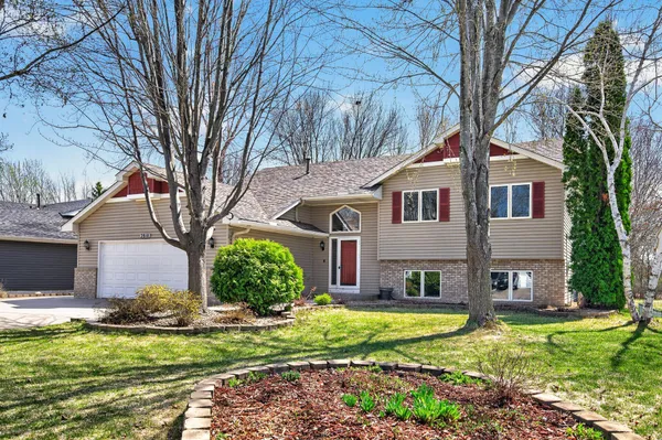 $369,999 | 2810 Oak Ridge Drive, Monticello, MN 55362