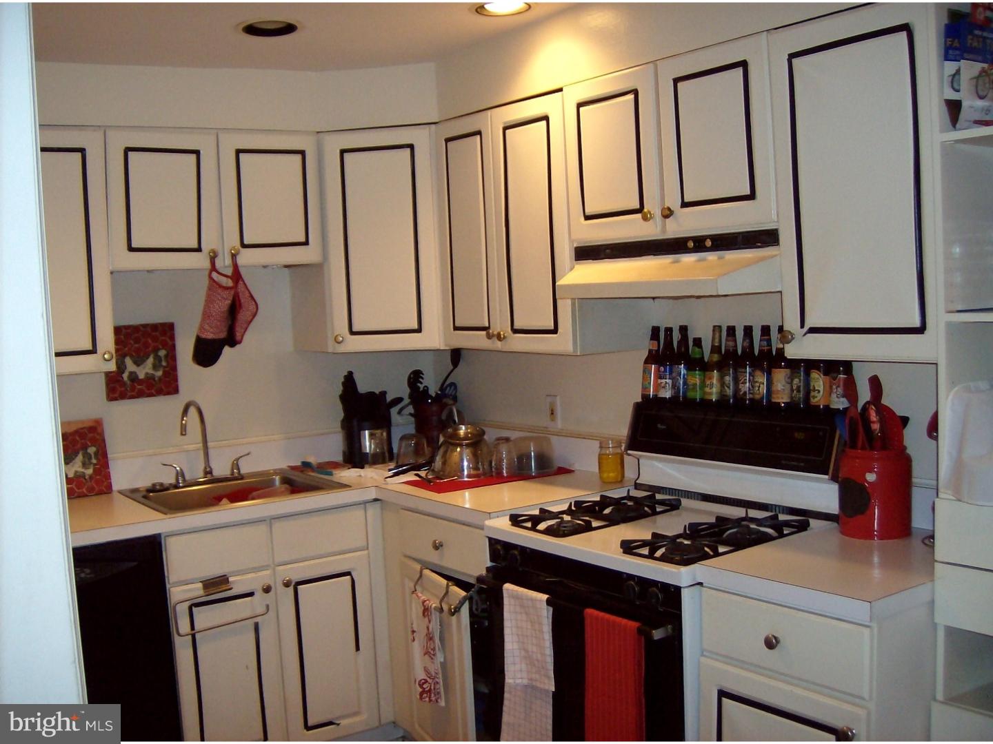 1815 Pennington Road Philadelphia, PA 19151 - Photo 10 of 18 Kitchen