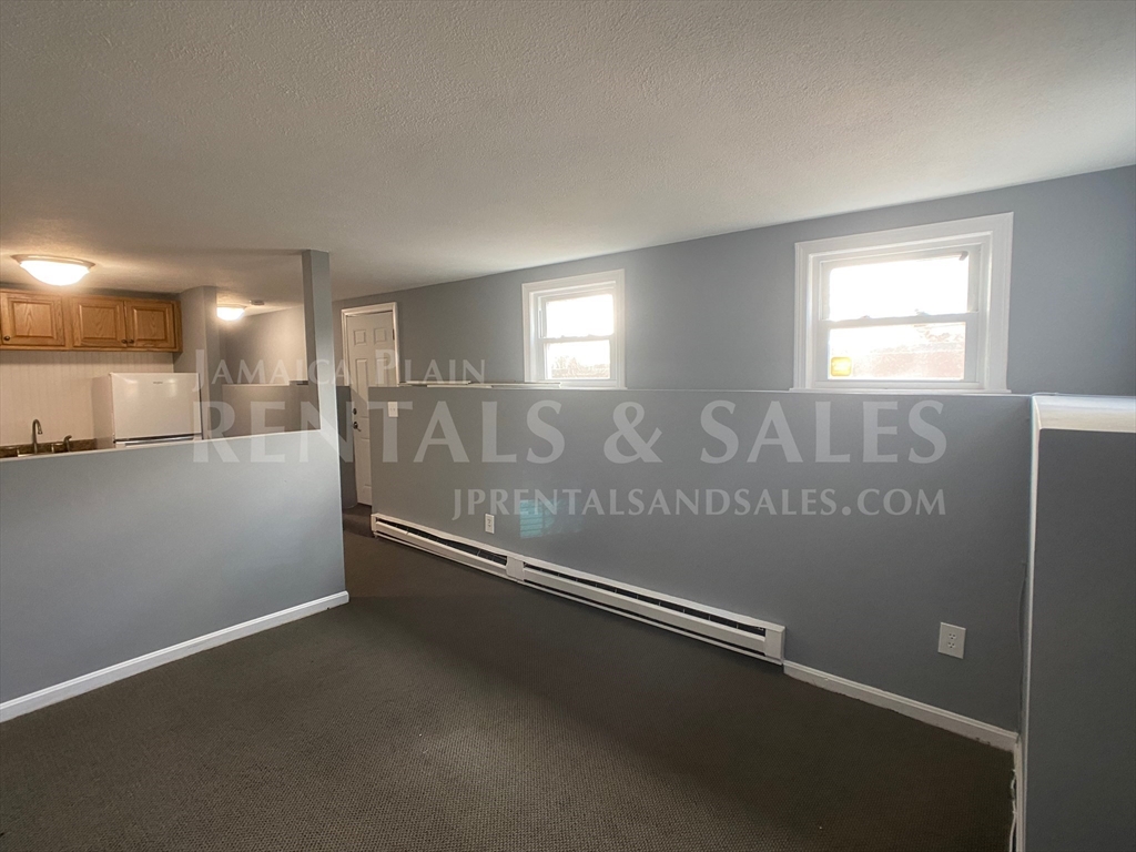15 Pinedale Road, Unit 4 Boston, MA 02131 - Photo 4 of 11