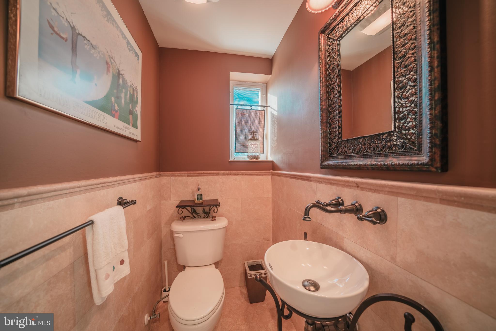 8262 Lees Ridge Road Warrenton, VA 20186 - Photo 30 of 32 Powder Room 1