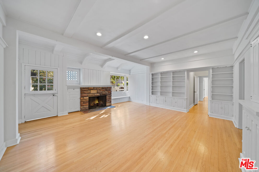 109 Homewood Road Los Angeles, CA 90049 - Photo 8 of 30