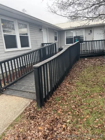 $750 | 955 North Eastern School Road, Pekin, IN 47165