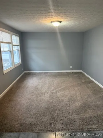 $750 | 955 North Eastern School Road, Pekin, IN 47165