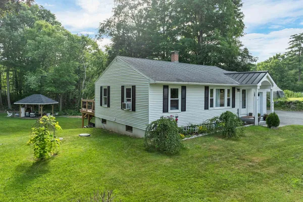 $545,000 | 180 East Main Street, Hampstead, NH 03826