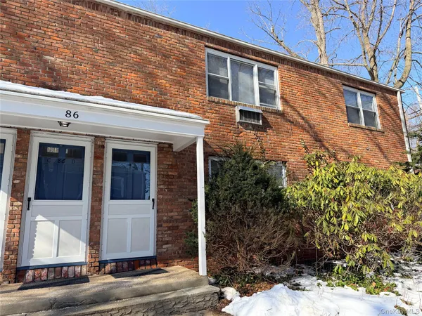 $2,700 | 86 McLoughlin Street, Unit B, Glen Cove, NY 11542