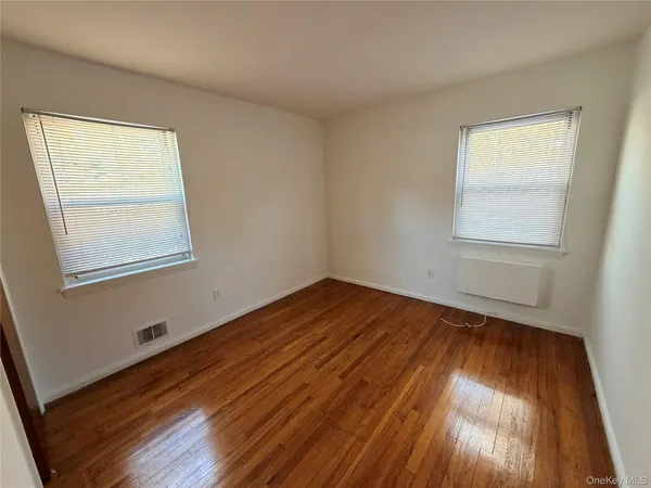 $2,700 | 86 McLoughlin Street, Unit B, Glen Cove, NY 11542