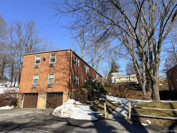 $2,700 | 86 McLoughlin Street, Unit B, Glen Cove, NY 11542