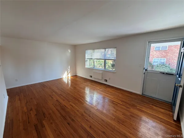 $2,700 | 86 McLoughlin Street, Unit B, Glen Cove, NY 11542