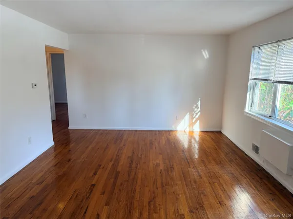 $2,700 | 86 McLoughlin Street, Unit B, Glen Cove, NY 11542