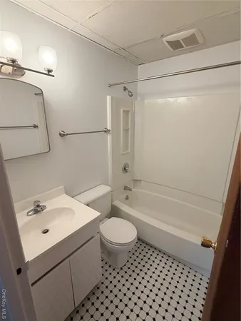 $2,700 | 86 McLoughlin Street, Unit B, Glen Cove, NY 11542