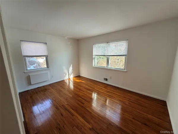 $2,700 | 86 McLoughlin Street, Unit B, Glen Cove, NY 11542