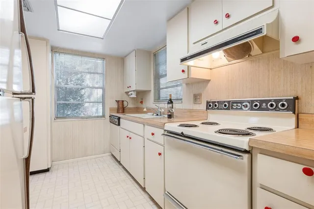 $150,000 | 1235 Tallywood Drive, Unit 7013, Sarasota, FL 34237