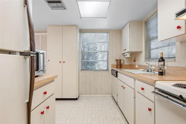 $150,000 | 1235 Tallywood Drive, Unit 7013, Sarasota, FL 34237