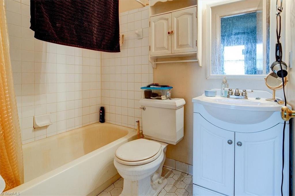 5733 Bramblegate Road, Unit H Greensboro, NC 27409 - Photo 13 of 15 Gallery Image 13