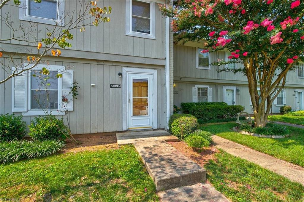 5733 Bramblegate Road, Unit H Greensboro, NC 27409 - Photo 3 of 15 Gallery Image 3