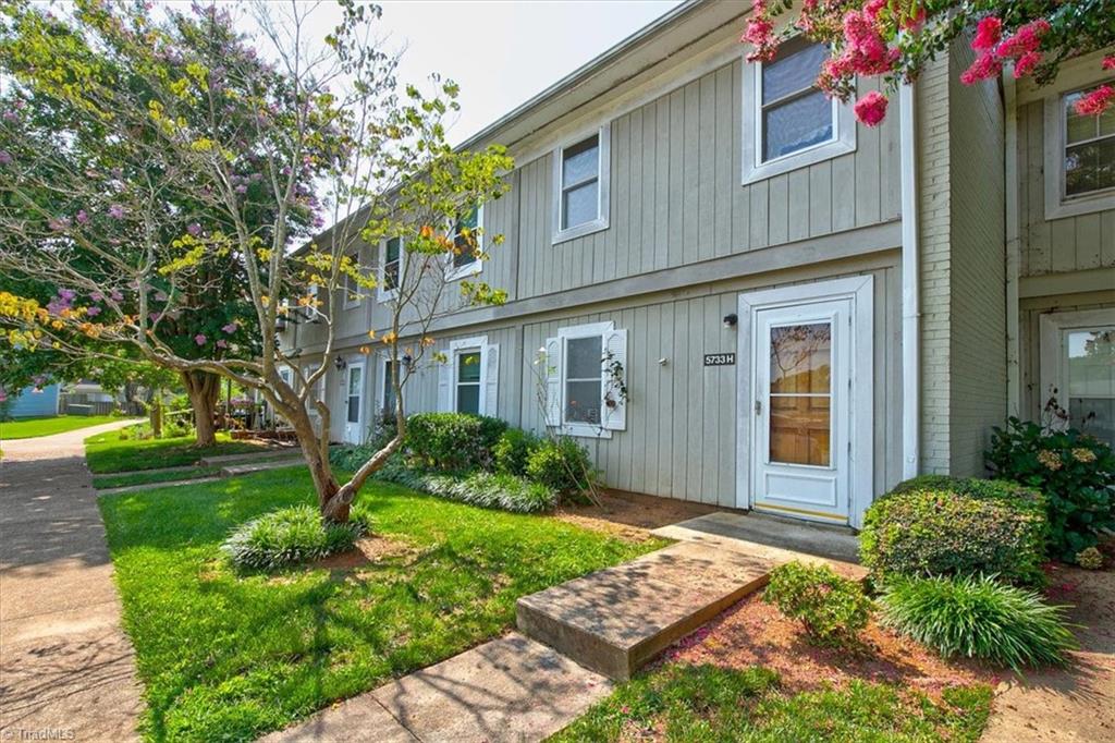 5733 Bramblegate Road, Unit H Greensboro, NC 27409 - Photo 4 of 15 Gallery Image 4