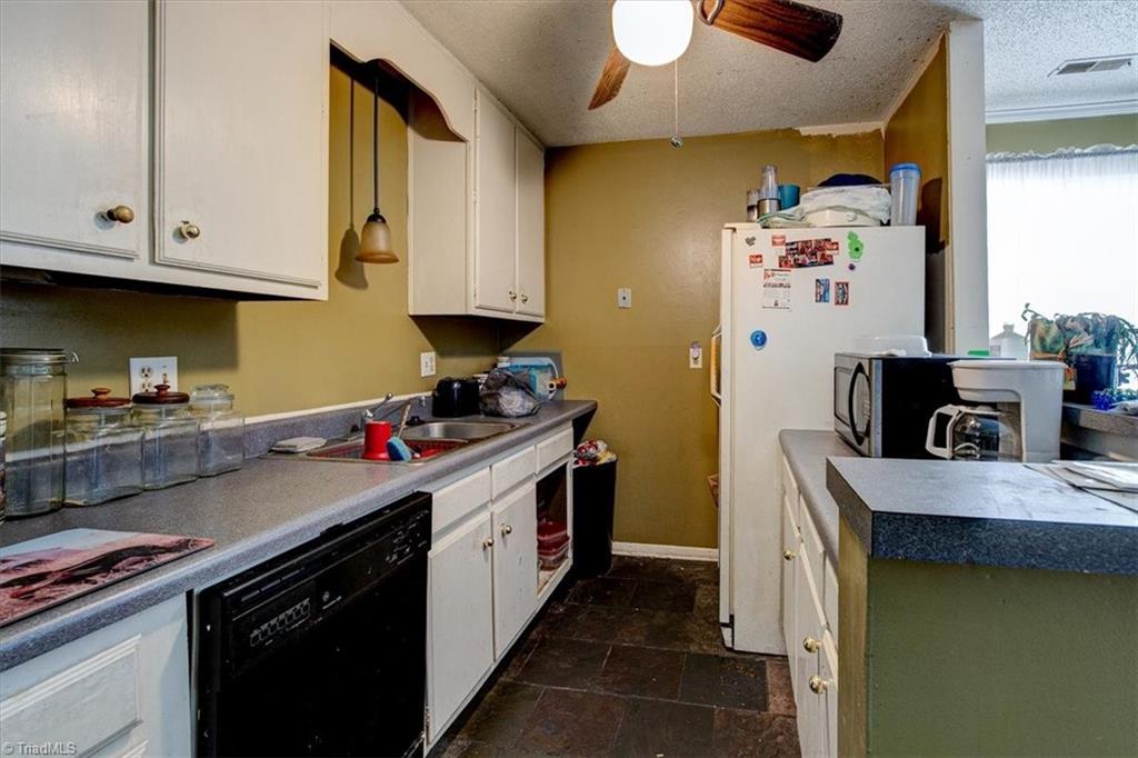 5733 Bramblegate Road, Unit H Greensboro, NC 27409 - Photo 8 of 15 Gallery Image 8