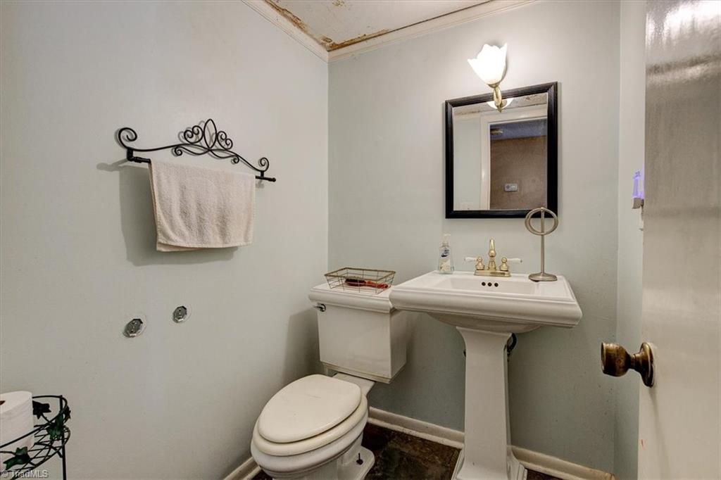 5733 Bramblegate Road, Unit H Greensboro, NC 27409 - Photo 9 of 15 Gallery Image 9