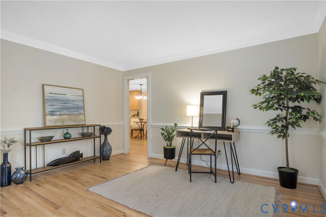 140 Seton Hill Road Williamsburg, VA 23188 - Photo 18 of 40 a view of a livingroom with furniture and a potted plant