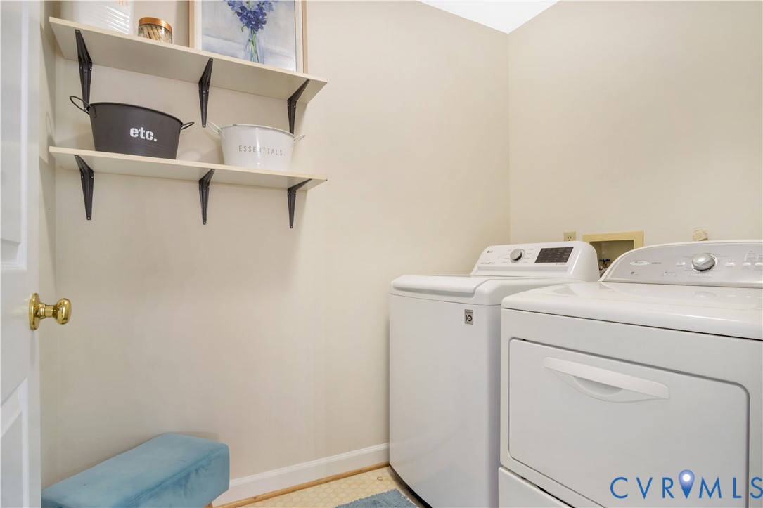 140 Seton Hill Road Williamsburg, VA 23188 - Photo 20 of 40 a utility room with dryer and washer