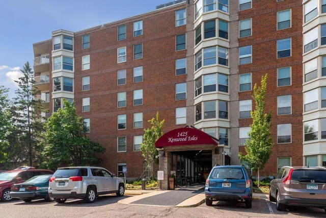 $100,000 | 1425 West 28th Street, Unit 303, Minneapolis, MN 55408