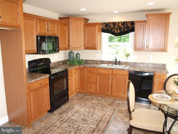 141 Ridge Avenue Ephrata, PA 17522 - Photo 4 of 18 Gallery Image 4