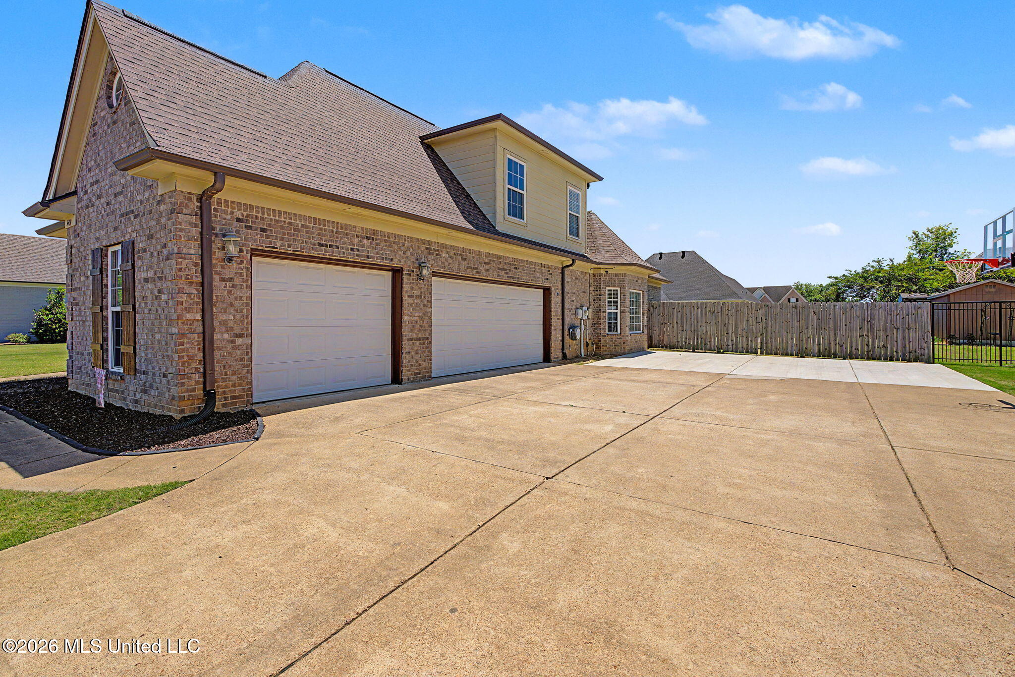 1409 Monteith Avenue Hernando, MS 38632 - Photo 4 of 36 3 Car Garage