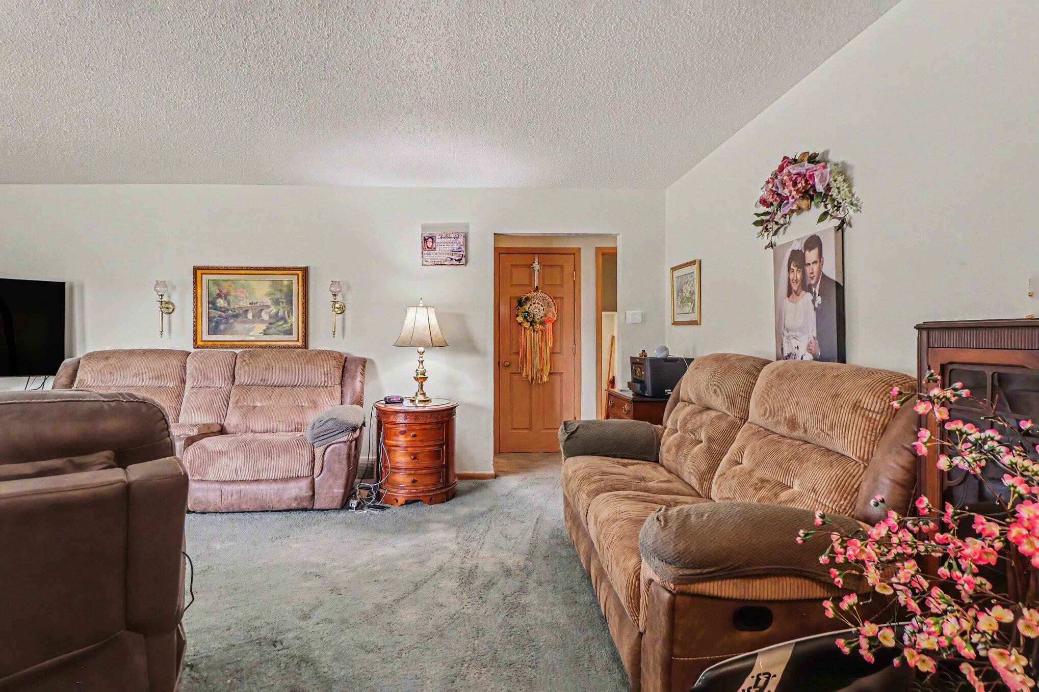 305 West 35th Avenue Griffith, IN 46319 - Photo 5 of 20 2038x1359