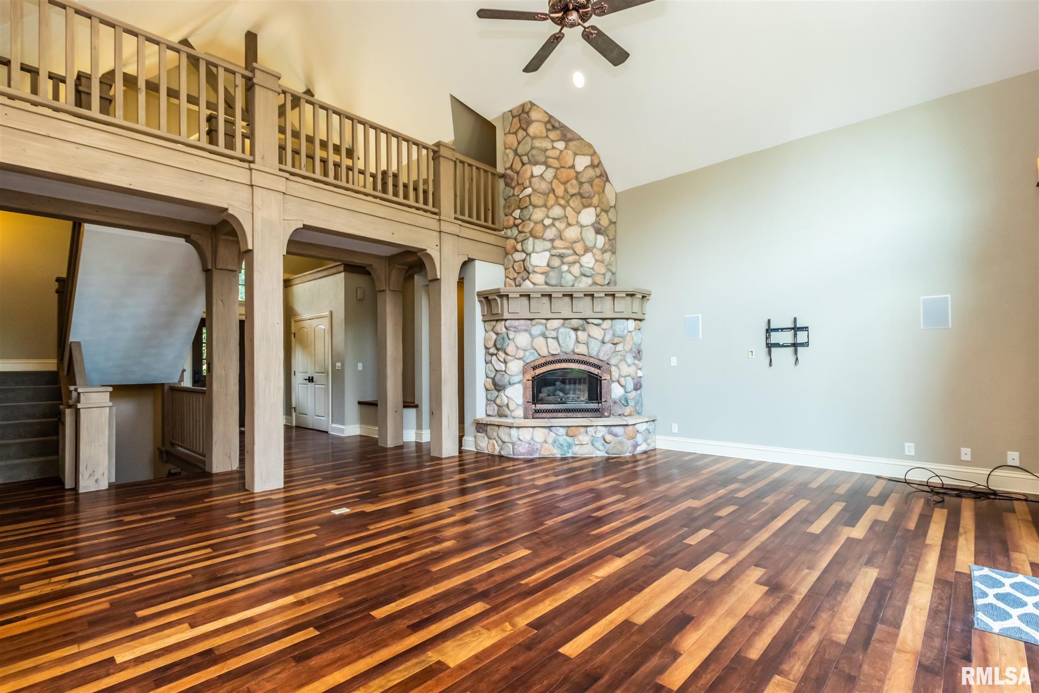 15836 Red Shale Hill Road Pekin, IL 61554 - Photo 4 of 50